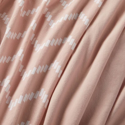 Jersey Fitted Crib Sheet - Pink Chevron And Solid Heirloom - Pink - 2pk - Cloud Island™ 2 Jersey Fitted Crib Sheet - Pink Chevron And Solid Heirloom - Pink - 2pk - Cloud Island™ - Image 2