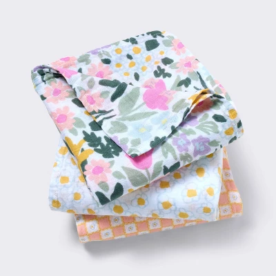 Muslin Swaddle Baby Blanket - Painterly Floral - 3pk - Cloud Island™ 4 Muslin Swaddle Baby Blanket - Painterly Floral - 3pk - Cloud Island™ - Image 4