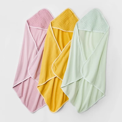 Baby Girls' 3pk Hooded Towel - Cloud Island™ 3 Baby Girls' 3pk Hooded Towel - Cloud Island™ - Image 3